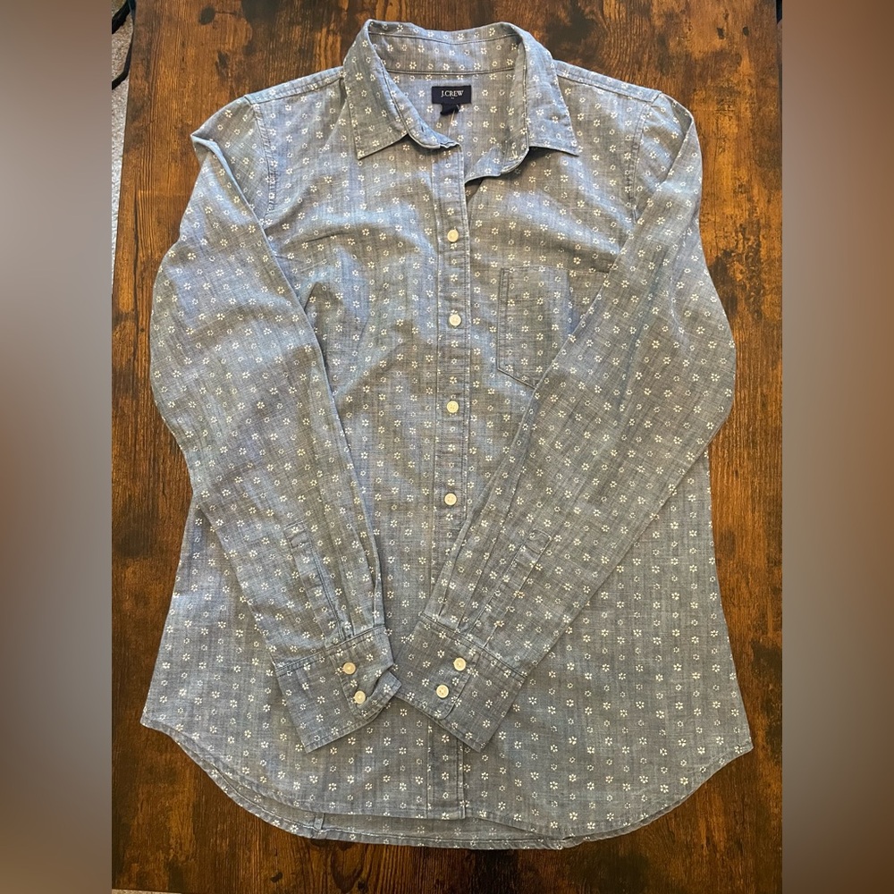 J Crew - NWT Long Sleeve Button Down Floral Print Chambray Shirt. Size small - Picture 3 of 11